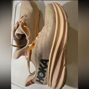 Hoka - Clifton - size 7.5 USA 
EXCELLENT condition worn 1x